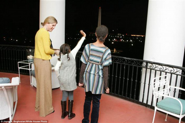 Những bức ảnh hiếm về 2 cô công chúa nhà Obama trong lần đầu đến Nhà Trắng - Ảnh 5.