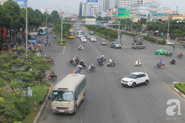 Hình ảnh giao thông Hà Nội, Sài Gòn thông thoáng trong buổi sáng ngày đầu tiên đi làm sau Tết - Ảnh 15.