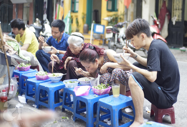 10 quán bún riêu, bún ốc nghe đã thấy ngon sau những ngày ngất ngây vì ăn Tết - Ảnh 1.