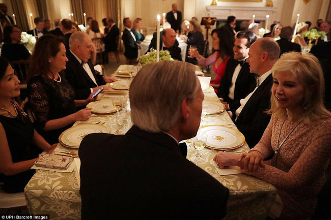 Phu nhân Melania Trump và con gái Ivanka lộng lẫy trong buổi tiệc chiêu đãi 48 Thống đốc tại Nhà Trắng - Ảnh 5.