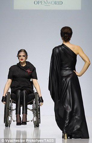 Chùm ảnh lung linh về người mẫu khuyết tật trên sàn catwalk - Ảnh 5.