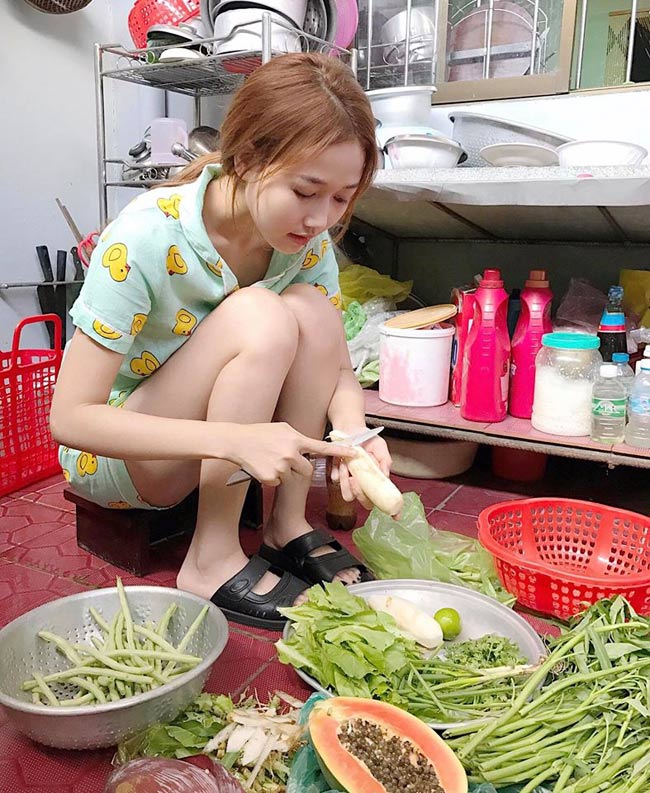Hot girl Việt ở nhà khác “một trời một vực” khi lên đồ - Ảnh 5. Hot girl Việt ở nhà khác “một trời một vực” khi lên đồ - Ảnh 5.
