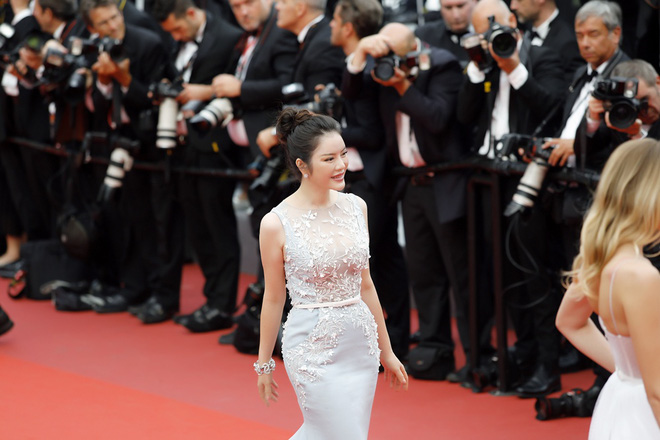 Lý Nhã Kỳ diện cây hàng hiệu hơn 4 tỷ lộng lẫy trên thảm đỏ LHP Cannes ngày 2 - Ảnh 5.
