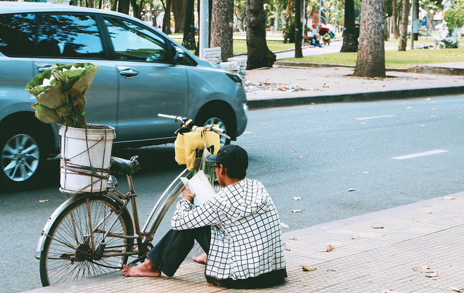 Hè của con nhà nghèo: Bán sen, bán trái cây, bán chè... nhưng vẫn vui biết bao vì giúp được bố mẹ - Ảnh 5.