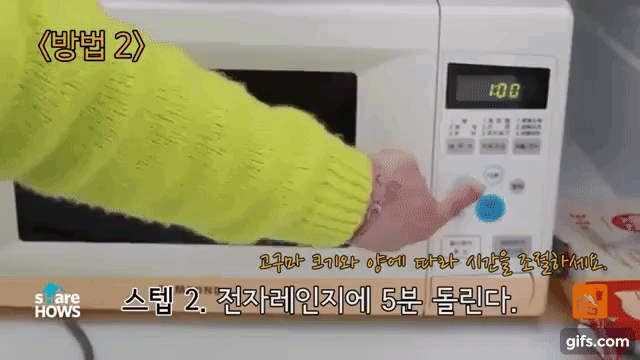 Nếu nh&agrave; c&oacute; l&ograve; vi s&oacute;ng th&igrave; kh&ocirc;ng n&ecirc;n bỏ qua c&aacute;c c&aacute;ch l&agrave;m ch&iacute;n khoai nhanh gọn n&agrave;y - Ảnh 5.