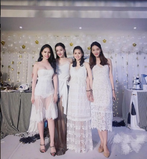 Sau thời vàng son đình đám, những hot girl đời đầu và đời sau đều đã yên phận làm “hot mom” - Ảnh 15. Sau thời vàng son đình đám, những hot girl đời đầu và đời sau đều đã yên phận làm “hot mom” - Ảnh 15.