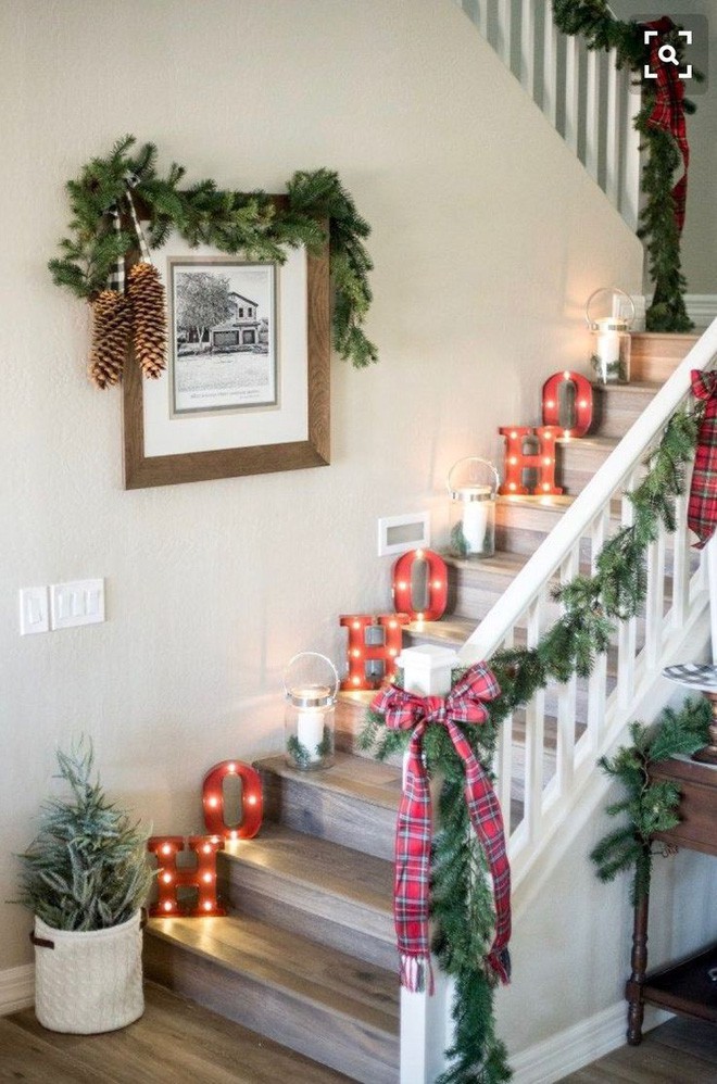 Ý tưởng trang trí cầu thang đơn giản mà lung linh để đón Giáng sinh đang tới gần - Ảnh 5.