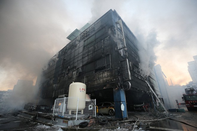 Nhà xe cháy rụi, khung cảnh tan hoang từ vụ cháy lớn nhất lịch sử Hàn Quốc làm 29 người thiệt mạng - Ảnh 5.