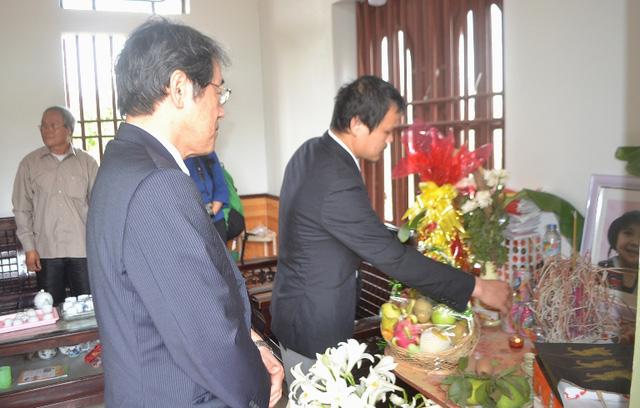 Đại sứ Nhật Bản đến gia đình bé gái người Việt bị sát hại nói lời xin lỗi - Ảnh 5.