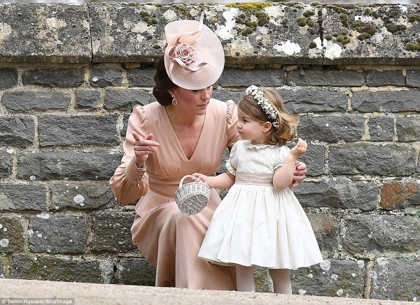 Hoàng tử George, công chúa Charlotte cực đáng yêu tại lễ cưới em gái công nương Kate Middleton - Ảnh 6.