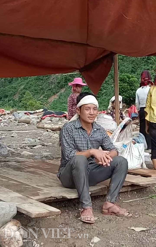 &Aacute;m ảnh cảnh vợ con bị lũ cuốn phăng ngay trước mắt - Ảnh 2.