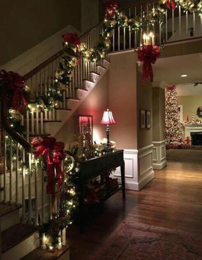 Ý tưởng trang trí cầu thang đơn giản mà lung linh để đón Giáng sinh đang tới gần - Ảnh 6.