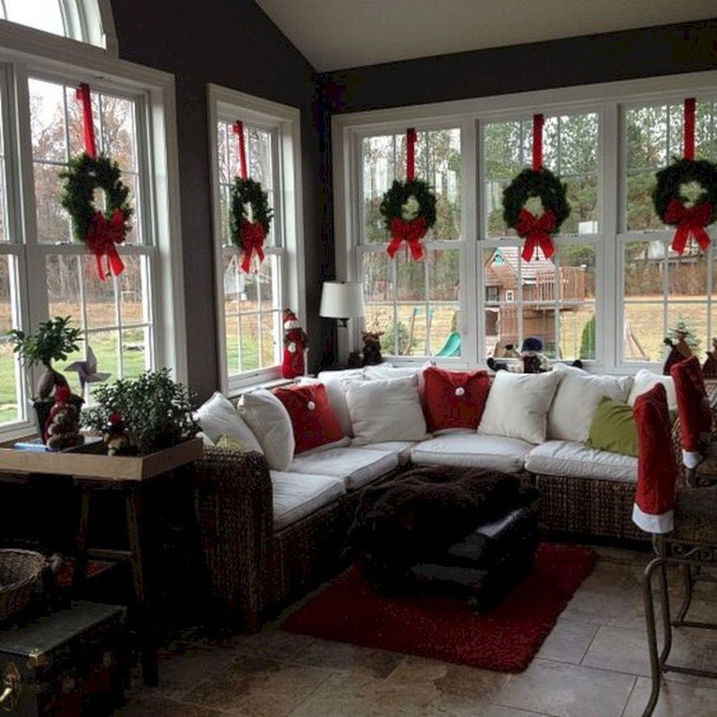 Những kiểu trang trí phòng khách đậm chất Giáng sinh nhìn đã thấy an lành - Ảnh 6.
