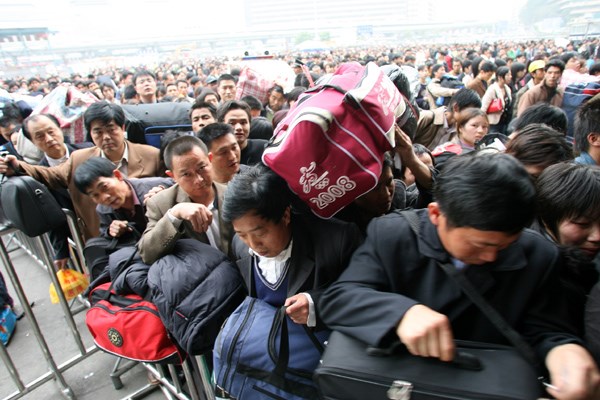 Hình ảnh khủng khiếp từ cuộc di cư về quê ăn Tết của người Trung Quốc - Ảnh 7.