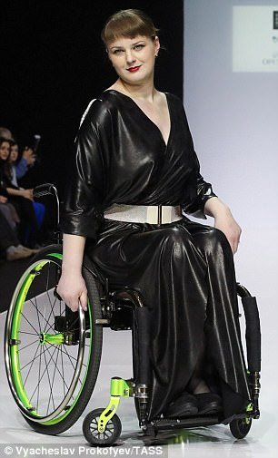 Chùm ảnh lung linh về người mẫu khuyết tật trên sàn catwalk - Ảnh 7.
