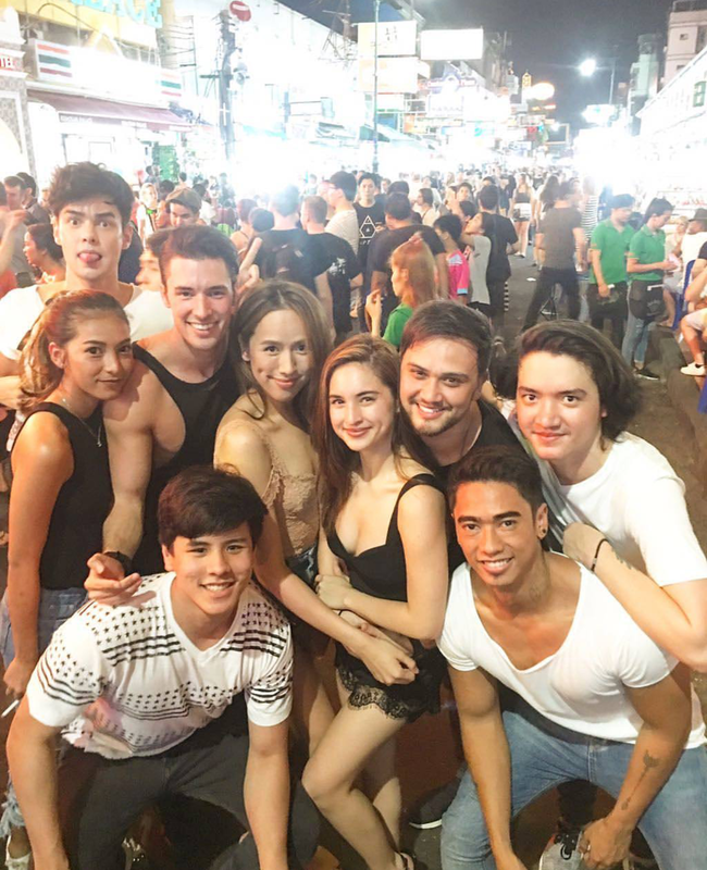 Ngắm mãi không hết trai xinh gái đẹp tại lễ hội té nước Songkran ở Bangkok! - Ảnh 7.