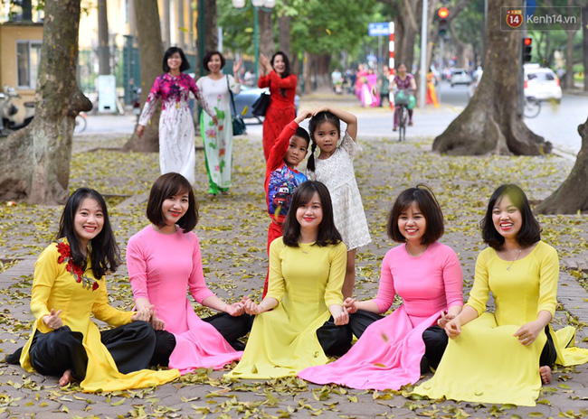 Cuối tuần, chị em áo dài váy hoa kéo nhau đi pose ảnh ở con đường lá vàng Phan Đình Phùng - Ảnh 7.