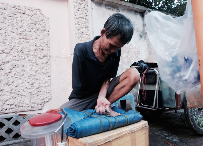 Chuyện của chú Ba Sài Gòn - Người đàn ông 40 năm đẩy xe bán chè vỉa hè chỉ bằng một tay - Ảnh 7.