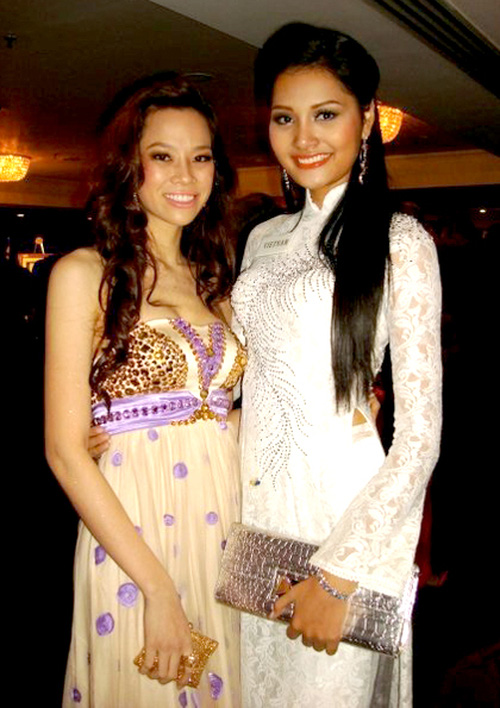 Đi thi Miss World, các người đẹp Việt thường chuẩn bị những kiểu áo dài như thế nào? - Ảnh 7.