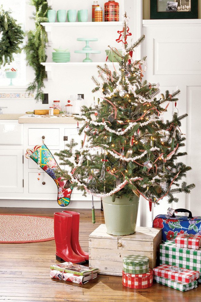 17 ý tưởng trang trí cây thông Noel mini đẹp, độc, lạ dành riêng cho nhà nhỏ  - Ảnh 7.