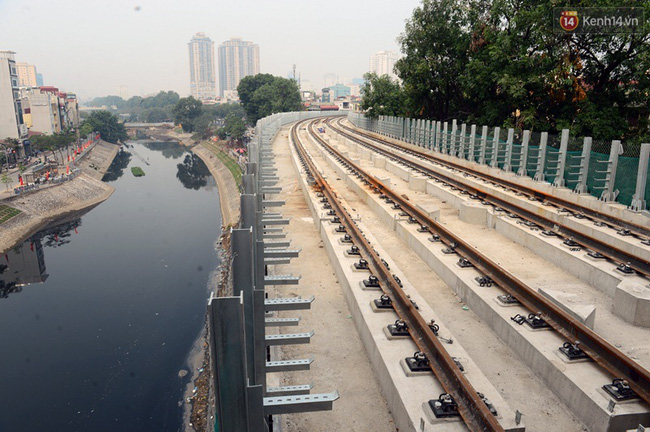 Cận cảnh đoàn tàu đường sắt Cát Linh - Hà Đông đang đóng gói, chuẩn bị vận chuyển về nước - Ảnh 8.