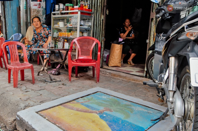 Nhìn những bức tranh trên nắp cống ở Sài Gòn đẹp như thế này, không ai nỡ xả rác nữa! - Ảnh 8.