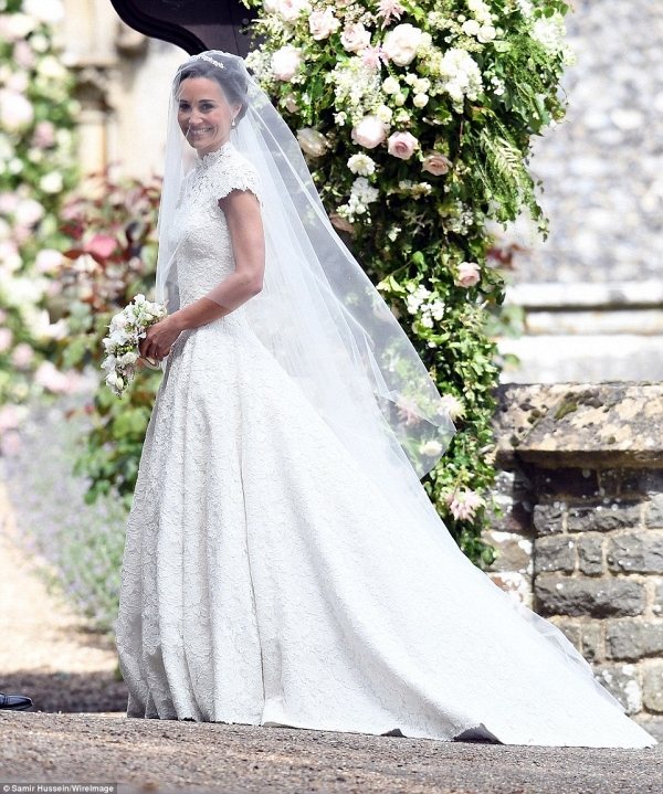 Hoàng tử George, công chúa Charlotte cực đáng yêu tại lễ cưới em gái công nương Kate Middleton - Ảnh 8.