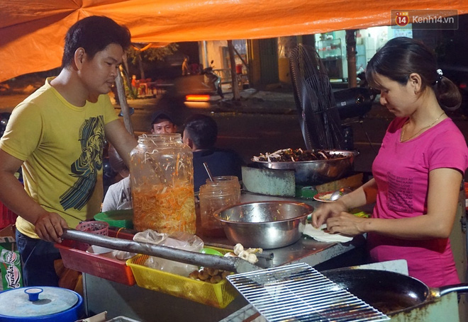 “Hạnh phúc không lời” nơi quán ăn vặt dễ thương của đôi vợ chồng trẻ bị câm điếc ở Đà Nẵng - Ảnh 8.