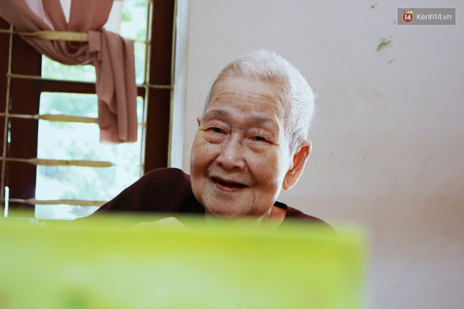 Gặp cụ bà 97 tuổi được phong sành sỏi Internet nhất Việt Nam: Tôi bị ung thư 3 năm nay, nhưng còn sức thì còn học! - Ảnh 8.
