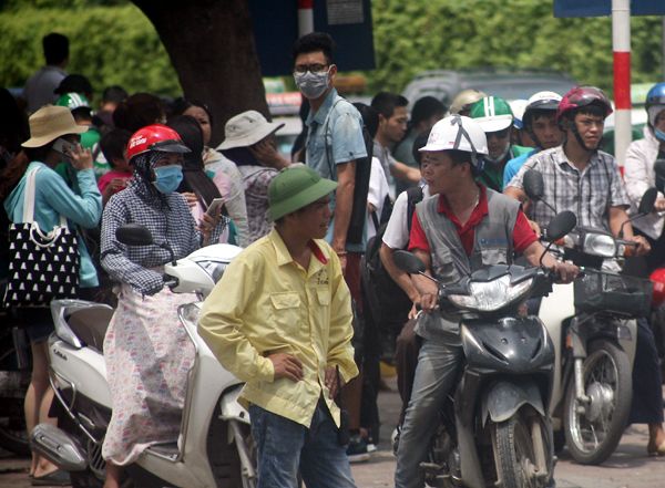 Sợ tắc đường, từ sáng sớm người dân các tỉnh lại ùn ùn đổ về thành phố sau kỳ nghỉ lễ 2/9 - Ảnh 28.