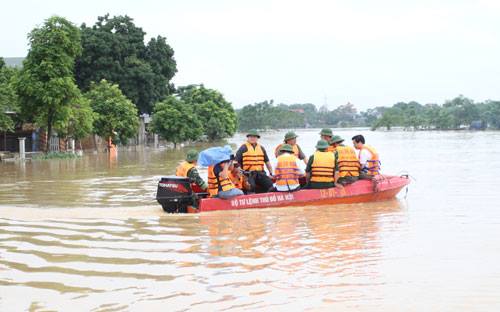 Hà Nội: Vỡ đê ở Chương Mỹ nhấn chìm nhà dân - Ảnh 7.