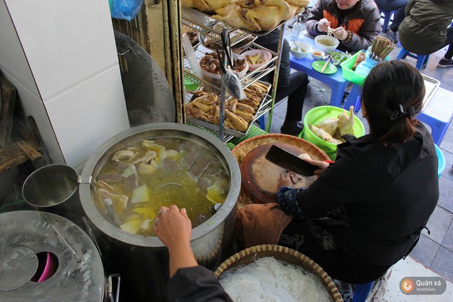 Bún ngan chặt Phùng Hưng: Mê mẩn món cổ nhừ nổi tiếng gần 20 năm ở Hà Nội - Ảnh 8.