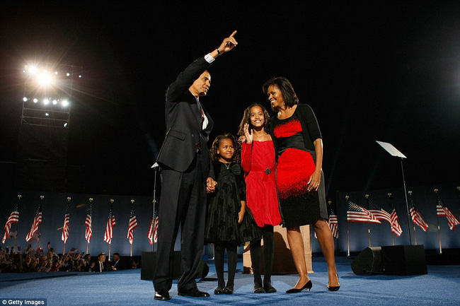 Những bức ảnh hiếm về 2 cô công chúa nhà Obama trong lần đầu đến Nhà Trắng - Ảnh 9.