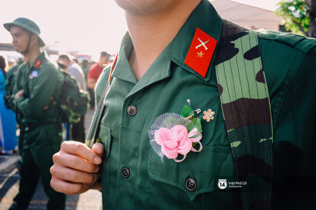 Nước mắt, nụ cười và những khoảnh khắc xúc động ngày tân binh ở Sài Gòn lên đường nhập ngũ - Ảnh 9.