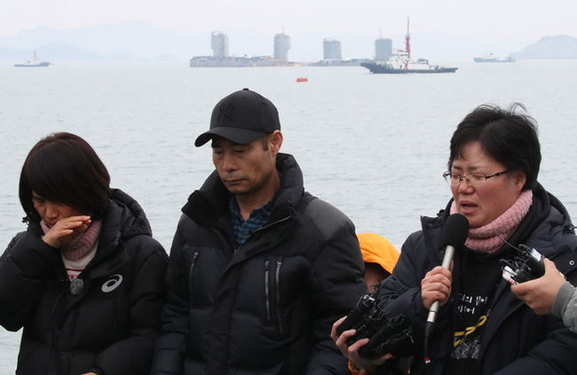 Câu chuyện buồn về 9 nạn nhân vẫn chưa được tìm thấy trong thảm kịch chìm phà Sewol - Ảnh 9.