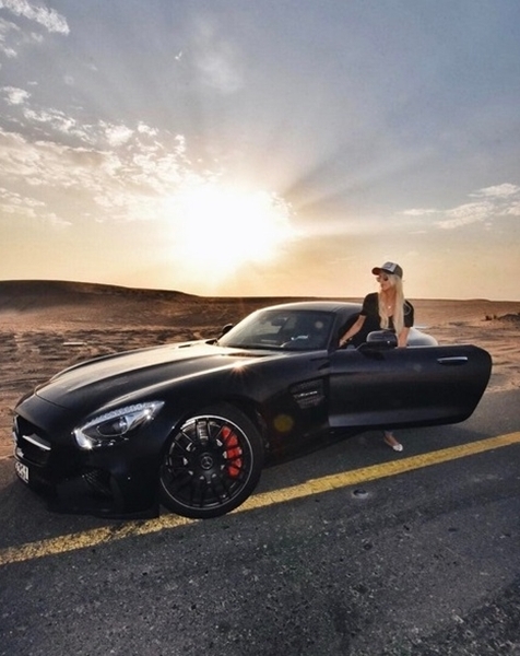 Cô gái trẻ hưởng thụ cuộc sống xa hoa tại Dubai nhờ công việc review cho các hãng siêu xe - Ảnh 9.