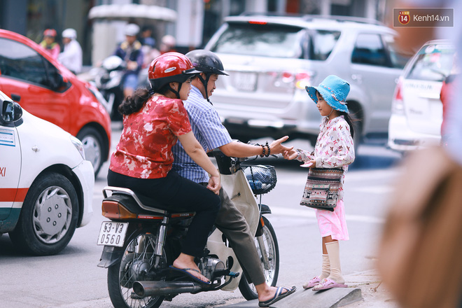 Nhiều người hỗ trợ chỗ học và tặng sách vở miễn phí cho cô trò nhỏ của anh nhân viên ngân hàng - Ảnh 10.