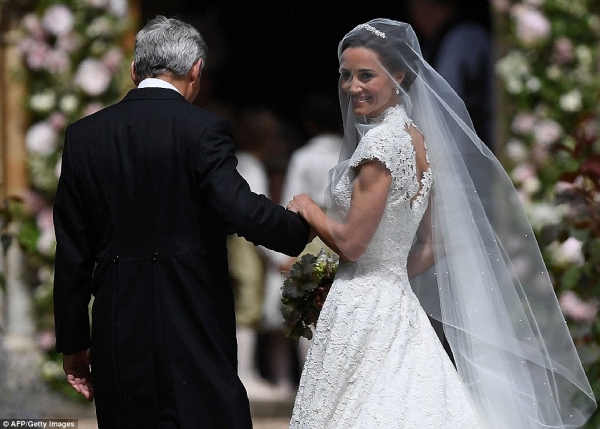 Hoàng tử George, công chúa Charlotte cực đáng yêu tại lễ cưới em gái công nương Kate Middleton - Ảnh 9.