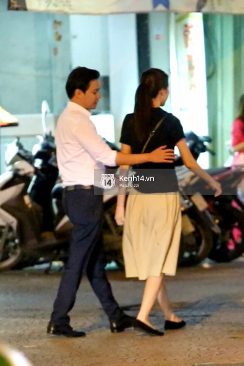 Hoa hậu Thu Thảo xuất hiện tay trong tay tình tứ cùng chồng sắp cưới trên phố sau khi báo hỷ - Ảnh 9.