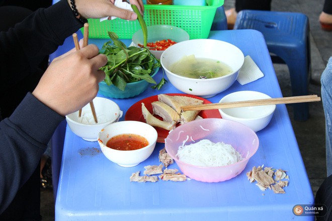 Bún ngan chặt Phùng Hưng: Mê mẩn món cổ nhừ nổi tiếng gần 20 năm ở Hà Nội - Ảnh 9.