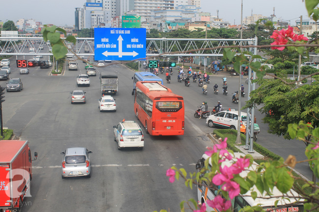 Hình ảnh giao thông Hà Nội, Sài Gòn thông thoáng trong buổi sáng ngày đầu tiên đi làm sau Tết - Ảnh 20.