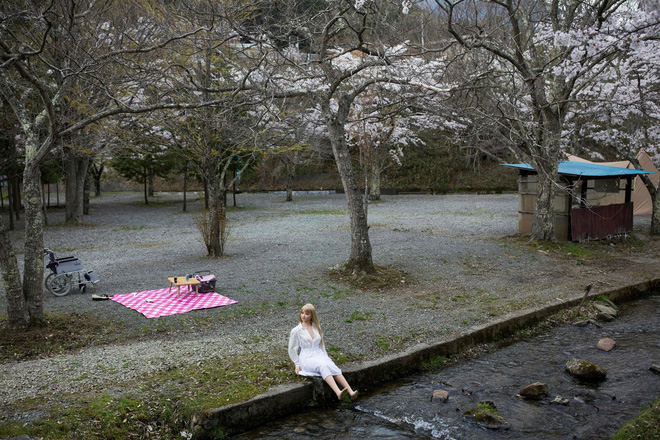 Người đàn ông Nhật Bản sống cùng vợ con và những cô búp bê tình dục xinh đẹp - Ảnh 10.