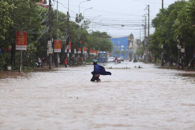 7 người thương vong ở Quảng Bình, 2 tàu chìm ở Quảng Ninh, Nghệ An - Hà Tĩnh tan hoang sau bão - Ảnh 29.