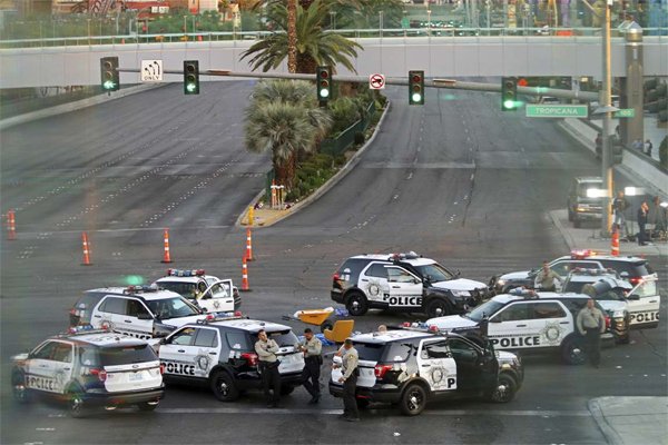 Thương vong vụ thảm sát Las Vegas tăng chóng mặt - Ảnh 10.