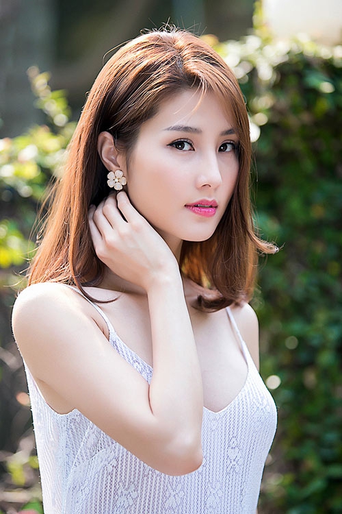 Chi Pu, Phạm Hương, HH Phương Nga cùng 15 nhan sắc Vbiz được báo Trung bầu chọn sở hữu vẻ đẹp điển hình - Ảnh 10. Chi Pu, Phạm Hương, HH Phương Nga cùng 15 nhan sắc Vbiz được báo Trung bầu chọn sở hữu vẻ đẹp điển hình - Ảnh 10.