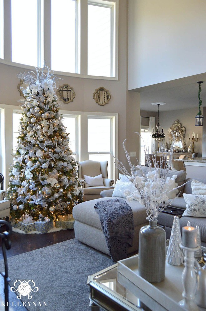 Những kiểu trang trí phòng khách đậm chất Giáng sinh nhìn đã thấy an lành - Ảnh 9.