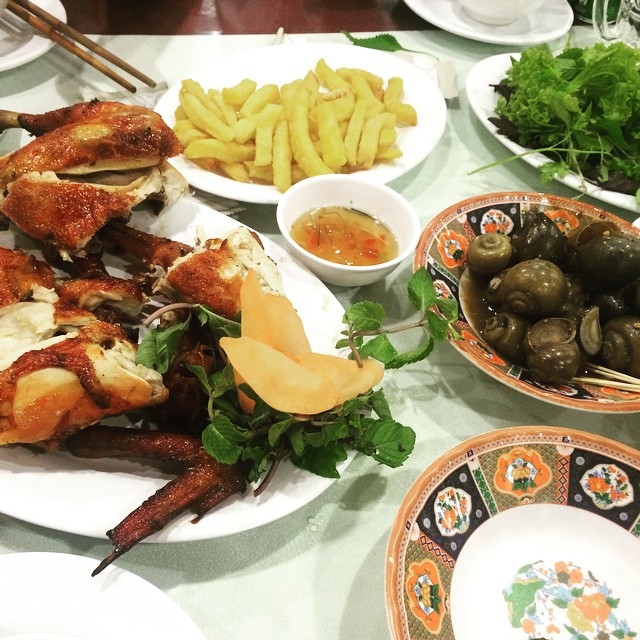 6 quán ăn phù hợp để nhóm đông người tụ tập trong ngày lạnh ở Hà Nội - Ảnh 8.
