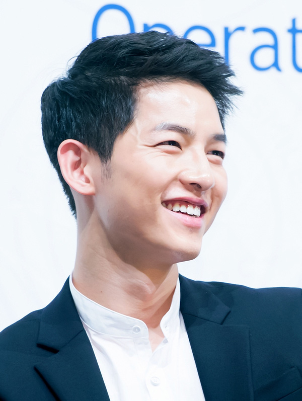 Song Joong Ki đẹp từ thần thái đến phong cách thế này, hạ gục được Song Hye Kyo cũng là điều hiển nhiên - Ảnh 1.