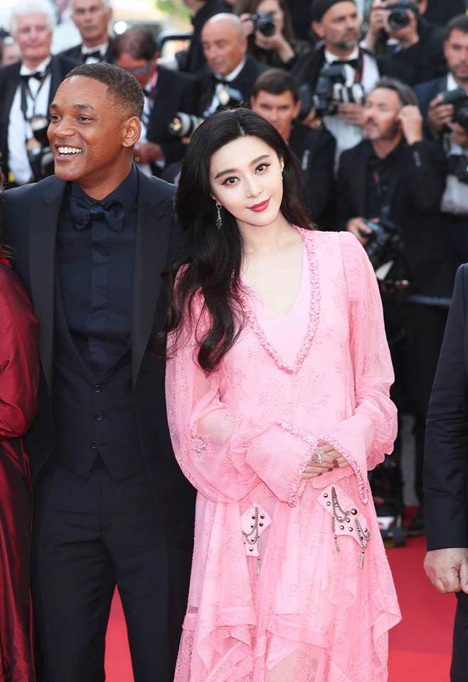 Phạm Băng Băng tự dìm phong cách với váy hồng quá bánh bèo trên thảm đỏ Cannes ngày thứ 7 - Ảnh 6.