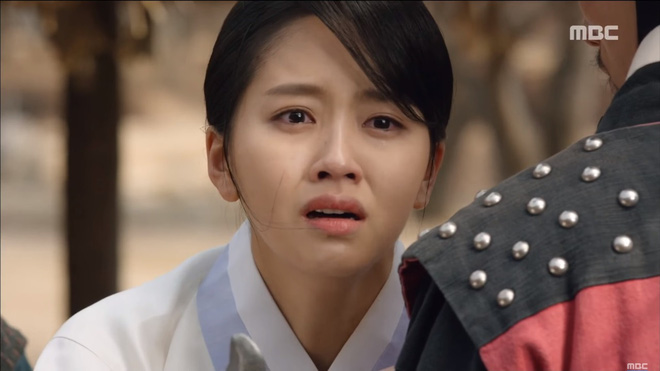 Mặt nạ quân chủ tập 3: Kim So Hyun đau đớn nhìn người yêu chém đầu cha mình - Ảnh 6.